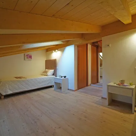 Apartaments - Villa Delle Querce Apartment